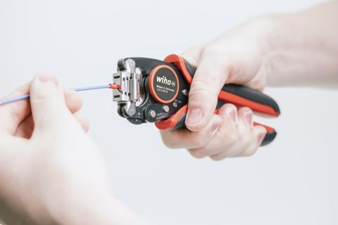 Wiha Zaciskarka automatyczna do tulejek kablowych, zacisk czworokątny z obrotową głowicą zaciskową 0,08 - 16 mm² 193 mm (45223)