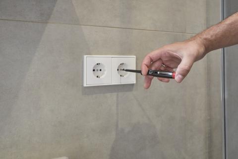 Wiha Próbnik napięcia 150-250 V płaski czarny, z klipsem do przypinania w blistrze w blistrze 3.0 mm (31771)
