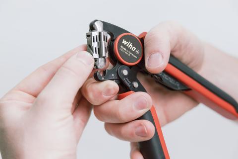 Wiha Zaciskarka automatyczna do tulejek kablowych, zacisk czworokątny z obrotową głowicą zaciskową 0,08 - 16 mm² 193 mm (45223)