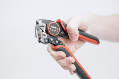 Wiha Zaciskarka automatyczna do tulejek kablowych, zacisk czworokątny z obrotową głowicą zaciskową 0,08 - 16 mm² 193 mm (45223)