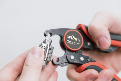 Wiha Zaciskarka automatyczna do tulejek kablowych, zacisk czworokątny z obrotową głowicą zaciskową 0,08 - 16 mm² 193 mm (45223)