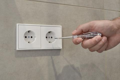 Wiha Próbnik napięcia SoftFinish jednobiegunowy, 110-250 V płaski przezroczysty, z klipsem do przypinania w blistrze 3.0 mm (35378)