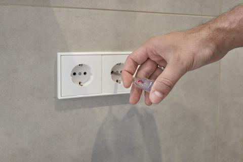 Wiha Próbnik napięcia SoftFinish jednobiegunowy, 110-250 V płaski przezroczysty, z klipsem do przypinania w blistrze 3.0 mm (35378)
